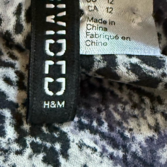 H&M Divided Blouse Top Crop Women's Sz12 Chiffon Snake Print Gray Long Sleeves - Picture 6 of 13